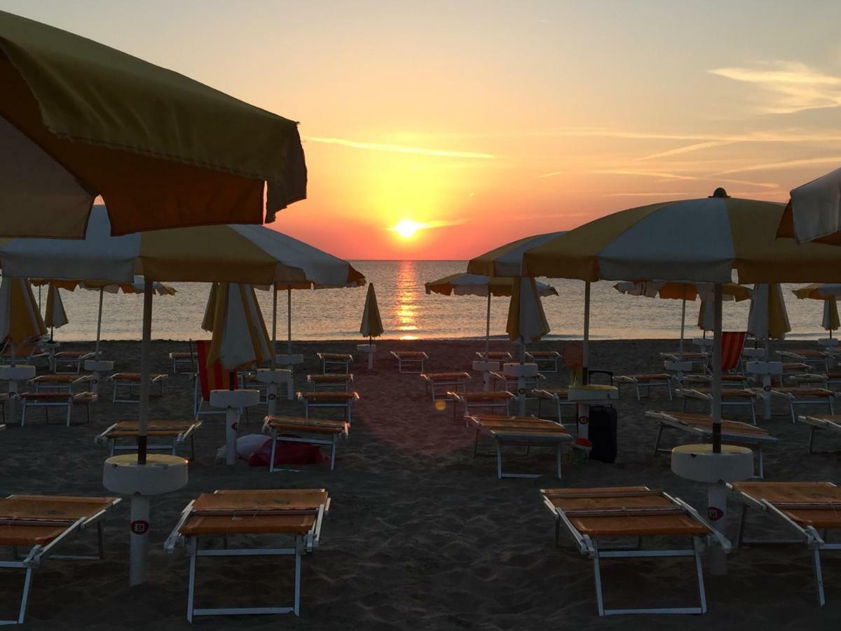 Sulmare Alba Adriatica Acomodação com café da manhã Exterior foto