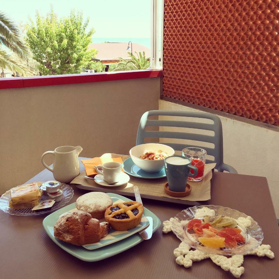 Sulmare Alba Adriatica Acomodação com café da manhã Exterior foto